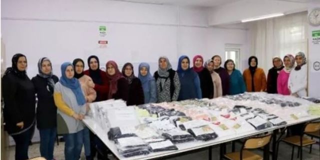 Sandıklı’da Kursiyerler depremzedeler için dikiş makinesinin başına geçti