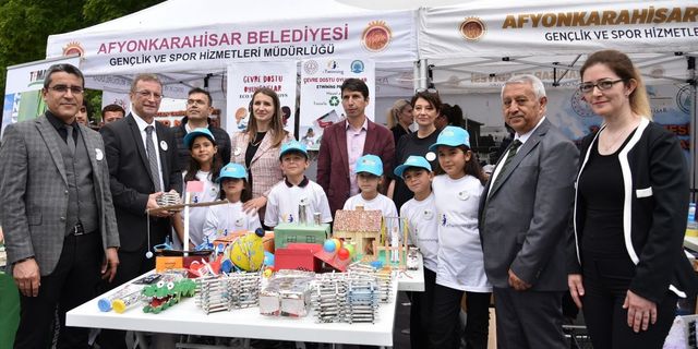 ÇEVREMİZİ SEVİYOR, DOĞAMIZI KORUYORUZ