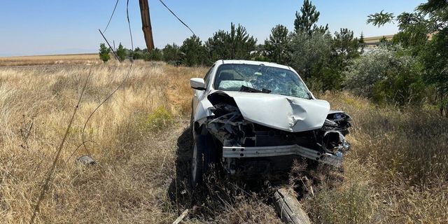 Devrilen otomobilde 6 kişi yaralandı