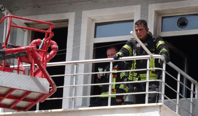 3 katlı ev alev topuna döndü