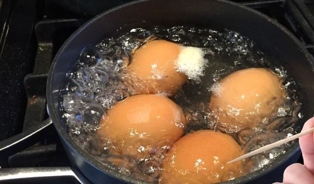 Meğer herkes yanlış biliyormuş: Yumurta haşlarken yapılan büyük hata!