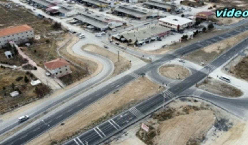 Bolvadin'deki bu kavşak kazaya davetiye çıkartıyor