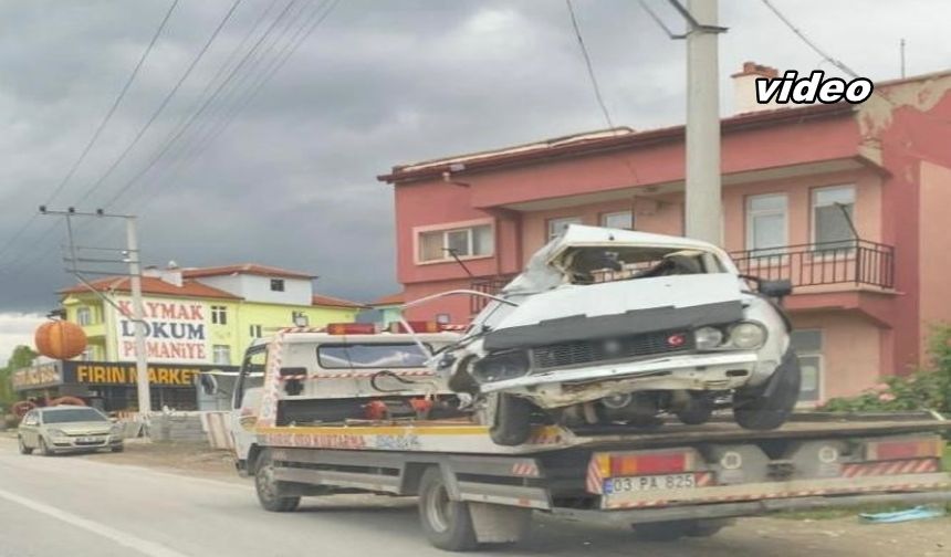 Kamyonet ile otomobilin çarpıştığı kazada 1 kişi öldü, 4 kişi yaralandı