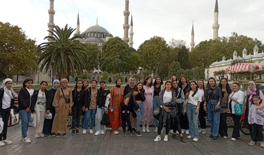 Başkan Gençleri İstanbul’a Gönderdi