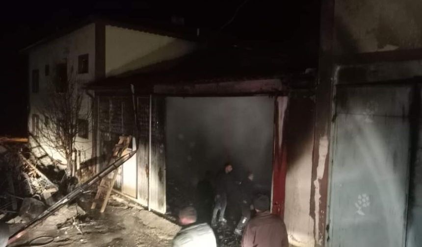 Yangına Anında Müdahale: Afyonkarahisar'da Ev Kül Olmaktan Kurtarıldı