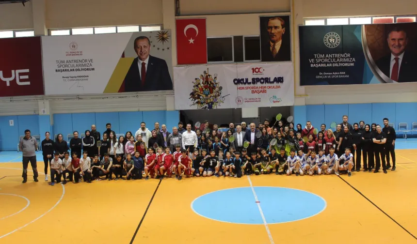 Afyonkarahisar'da Okul Sporları Badminton müsabakaları başladı