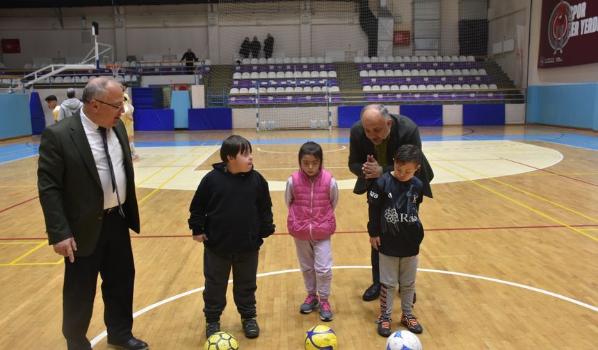 Futsal grup müsabakaları başladı