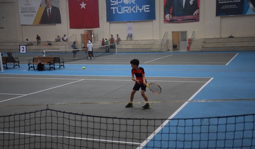 Türkiye Tenis Federasyonu 12 Yaş Yaz Kupası Tenis Turnuvası devam ediyor